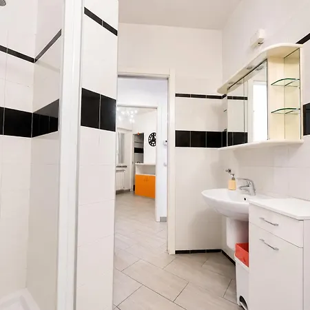 Hostdomus - Hub Apartment *